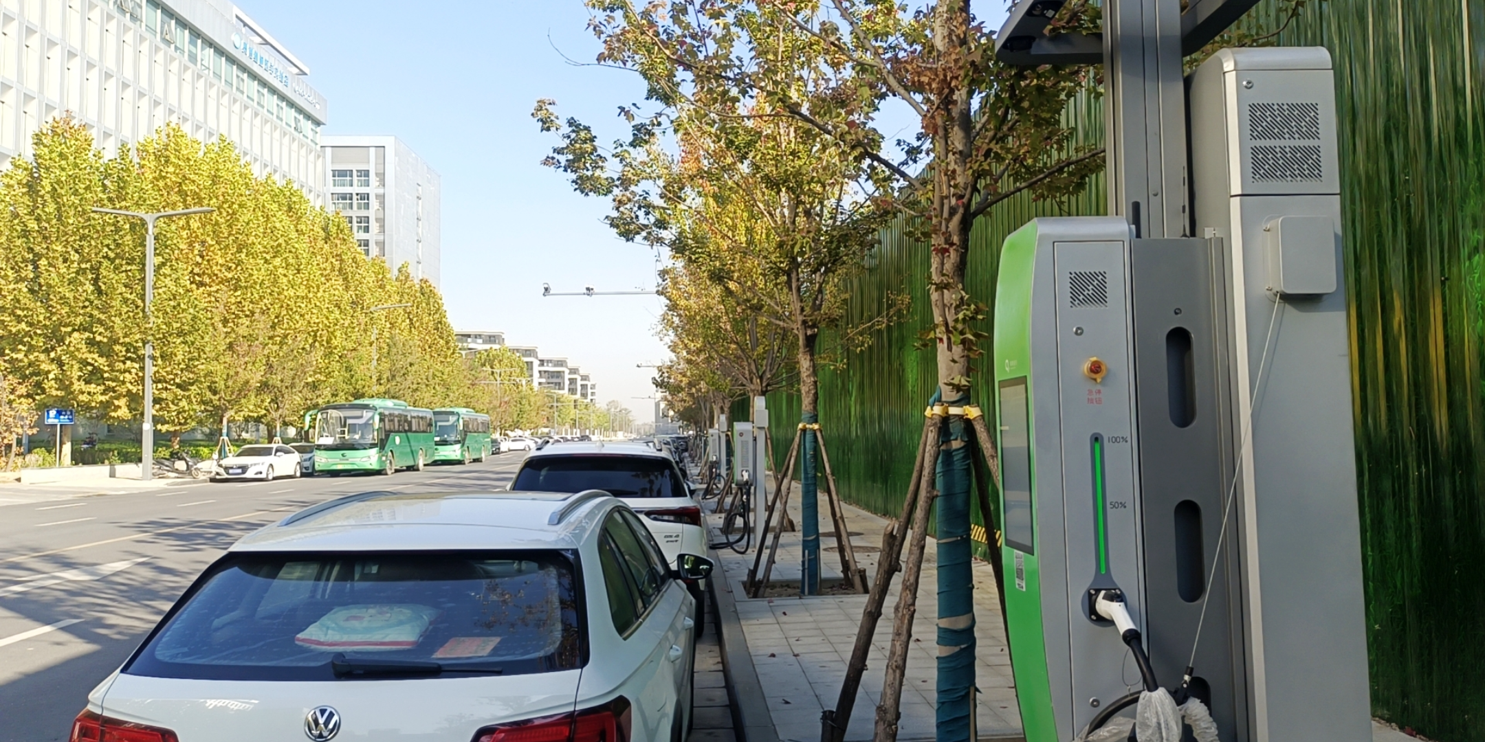 揭秘 | 為何大力投建青青儲充街邊站，華體科技這樣說→