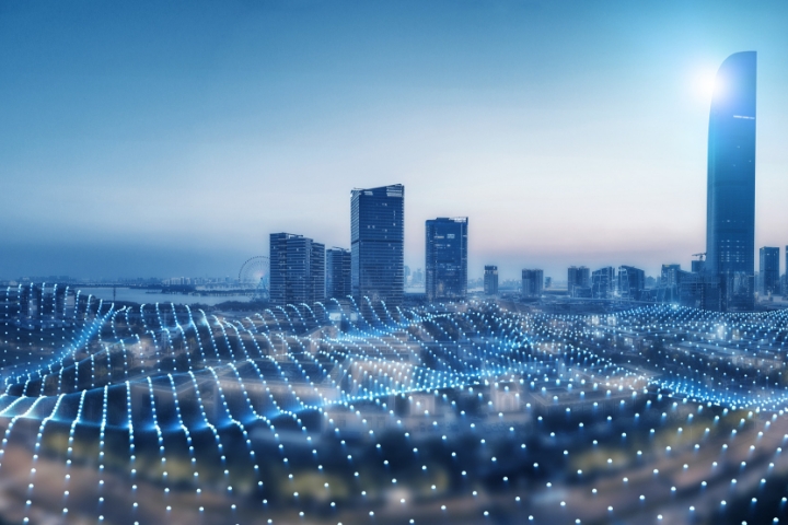 使智慧路燈等物聯(lián)網(wǎng)城市家具成為城市數(shù)據(jù)采集交互的節(jié)點(diǎn)和遍布城市的智能服務(wù)終端，實(shí)現(xiàn)了傳統(tǒng)市政建設(shè)與新基建的完美融合。